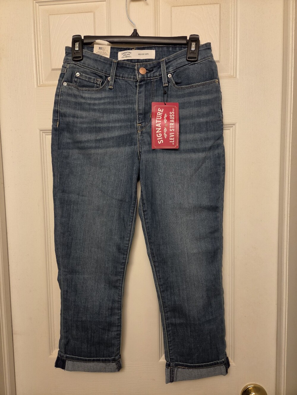 New Women's Levi Capri